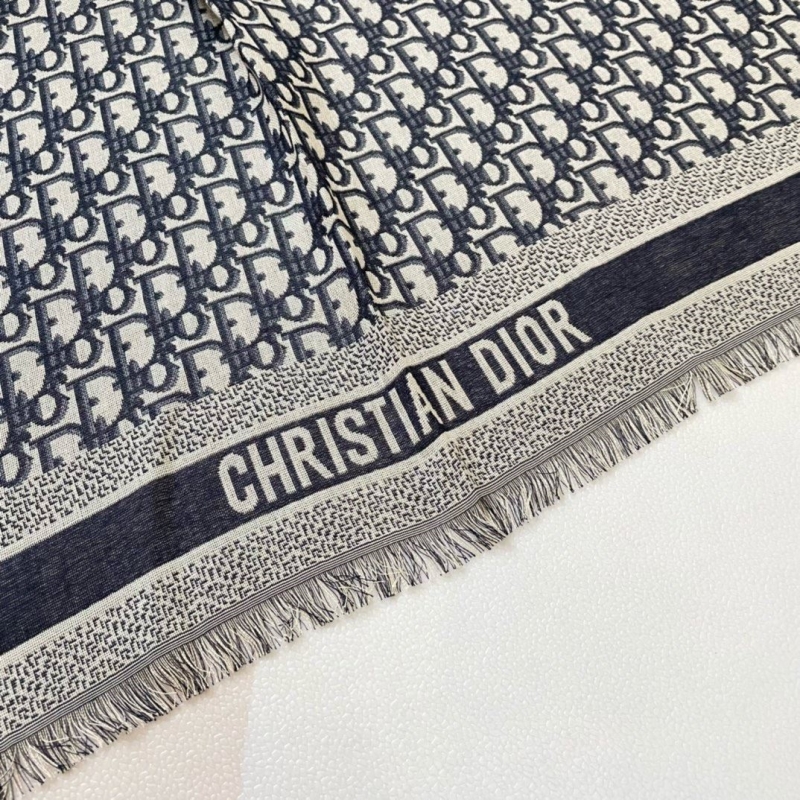 CHRISTIAN DIOR